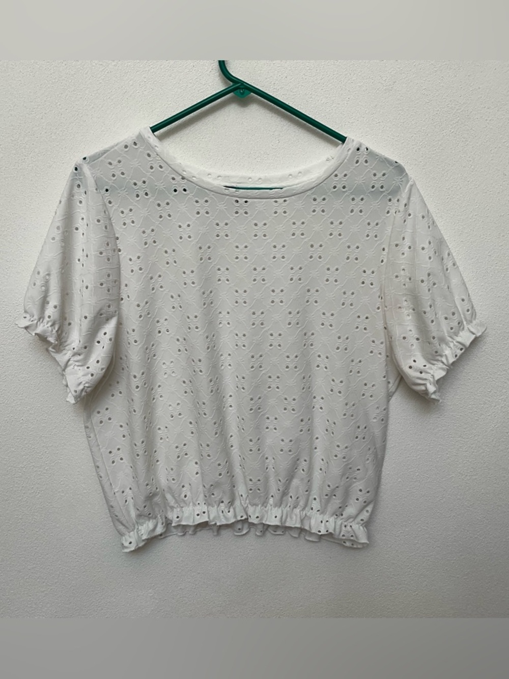 Freshman White Eyelet Cinched Bottom, Sleeves Crop Top Size Large Spring Boho